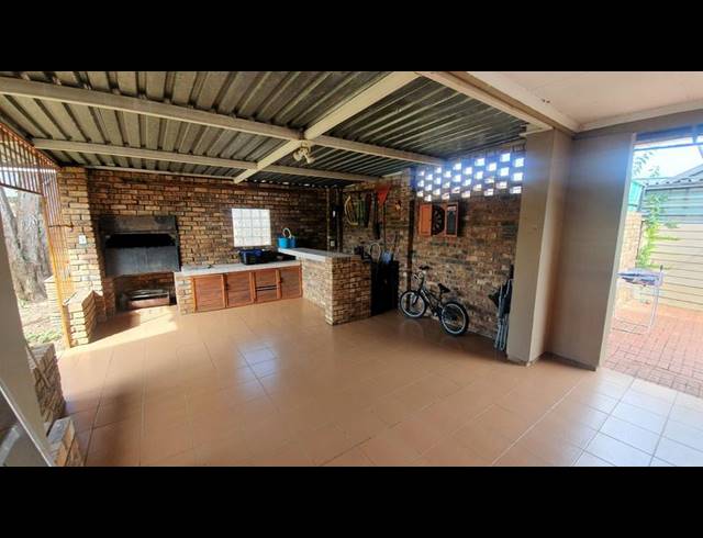 3 BEDROOM HOUSE FOR SALE IN SINOVILLE